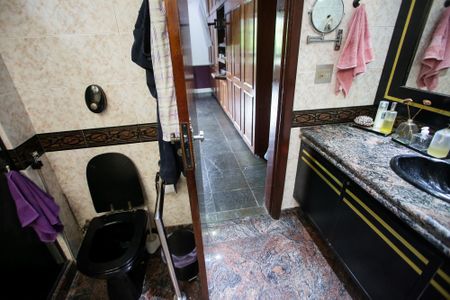 Casa de condomínio à venda com 439m², 6 quartos e 3 vagasBanheiro da Suíte 1