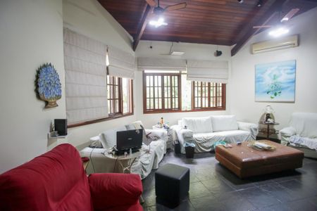 Casa de condomínio à venda com 439m², 6 quartos e 3 vagasSala de TV