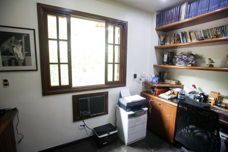 Casa de condomínio à venda com 439m², 6 quartos e 3 vagasEscritório