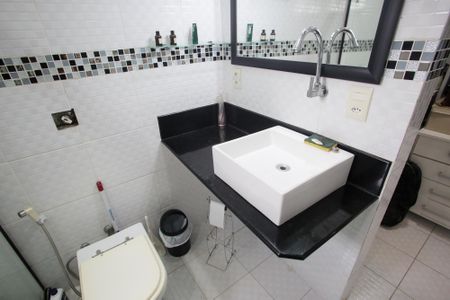 Casa de condomínio à venda com 439m², 6 quartos e 3 vagasBanheiro da Suíte 2