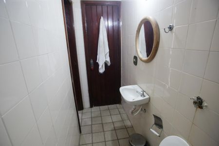 Casa de condomínio à venda com 439m², 6 quartos e 3 vagasBanheiro de Serviço