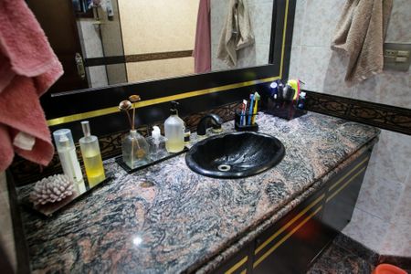 Casa de condomínio à venda com 439m², 6 quartos e 3 vagasBanheiro da Suíte 1