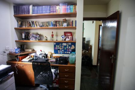 Casa de condomínio à venda com 439m², 6 quartos e 3 vagasEscritório