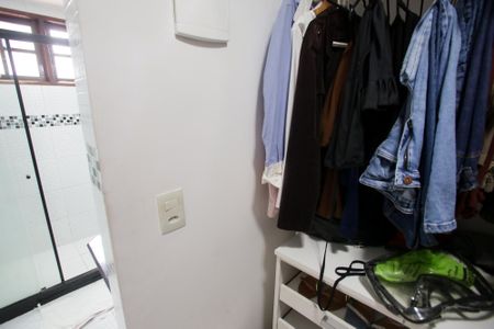 Casa de condomínio à venda com 439m², 6 quartos e 3 vagasCloset da Suíte 2