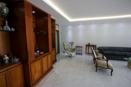 Sala de Estar de casa de condomínio à venda com 6 quartos, 439m² em Jacarepaguá, Rio de Janeiro