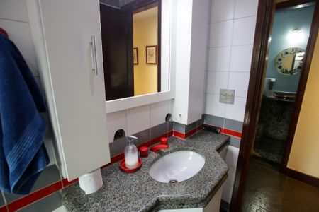 Casa de condomínio à venda com 439m², 6 quartos e 3 vagasBanheiro Social 2