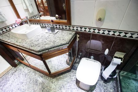 Casa de condomínio à venda com 439m², 6 quartos e 3 vagasBanheiro Social 1