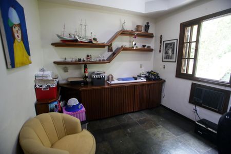 Casa de condomínio à venda com 439m², 6 quartos e 3 vagasEscritório