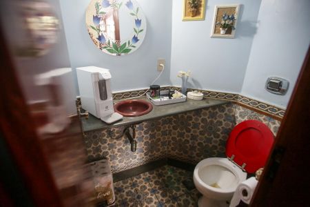 Casa de condomínio à venda com 439m², 6 quartos e 3 vagasLavabo da Sala de TV