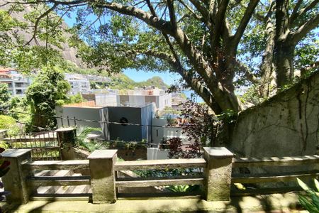 Casa à venda com 300m², 5 quartos e sem vaga Casa à venda com 300m², 5 quartos e sem vagaVaranda