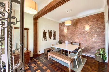 Casa à venda com 300m², 5 quartos e sem vaga Casa à venda com 300m², 5 quartos e sem vagaSala