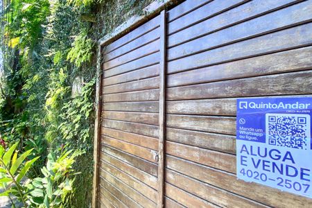 Casa à venda com 300m², 5 quartos e sem vaga Casa à venda com 300m², 5 quartos e sem vagaPlaca