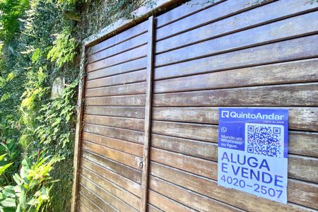 Casa à venda com 300m², 5 quartos e sem vaga Casa à venda com 300m², 5 quartos e sem vagaPlaca