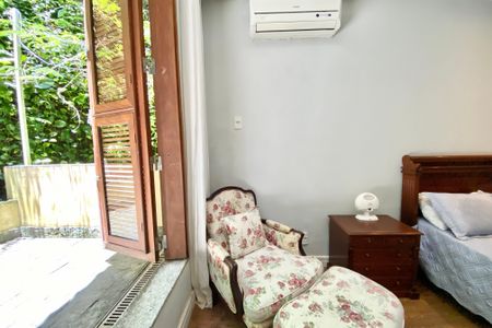 Casa à venda com 300m², 5 quartos e sem vaga Casa à venda com 300m², 5 quartos e sem vagaQuarto 4