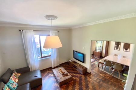 Casa à venda com 300m², 5 quartos e sem vaga Casa à venda com 300m², 5 quartos e sem vagaSala