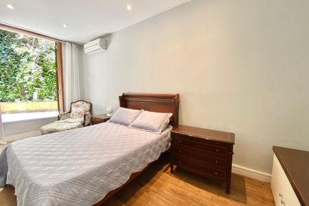 Casa à venda com 300m², 5 quartos e sem vaga Casa à venda com 300m², 5 quartos e sem vagaQuarto 4