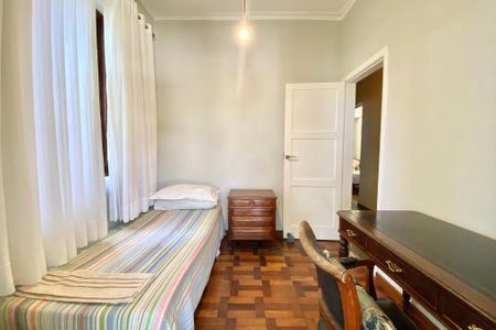 Casa à venda com 300m², 5 quartos e sem vaga Casa à venda com 300m², 5 quartos e sem vagaQuarto 1