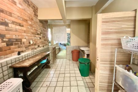 Casa à venda com 300m², 5 quartos e sem vaga Casa à venda com 300m², 5 quartos e sem vagaÁrea de Serviço