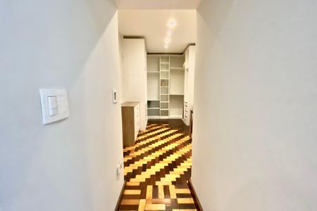 Casa à venda com 300m², 5 quartos e sem vaga Casa à venda com 300m², 5 quartos e sem vagaCloset quarto 3