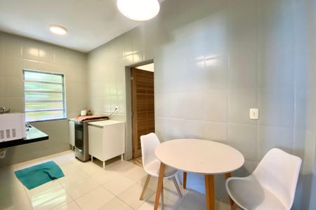 Casa à venda com 300m², 5 quartos e sem vaga Casa à venda com 300m², 5 quartos e sem vagaCozinha