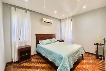 Casa à venda com 300m², 5 quartos e sem vaga Casa à venda com 300m², 5 quartos e sem vagaQuarto 3