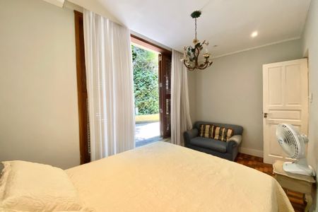 Casa à venda com 300m², 5 quartos e sem vaga Casa à venda com 300m², 5 quartos e sem vagaQuarto 5