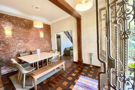 Casa à venda com 300m², 5 quartos e sem vaga Casa à venda com 300m², 5 quartos e sem vagaSala