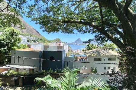 Casa à venda com 300m², 5 quartos e sem vaga Casa à venda com 300m², 5 quartos e sem vagaVista