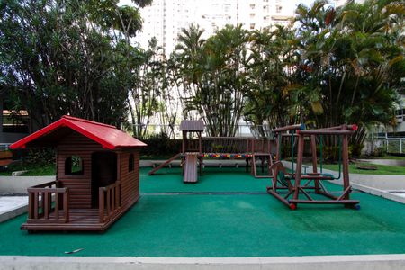 Apartamento à venda com 430m², 6 quartos e 2 vagasÁrea comum - Playground