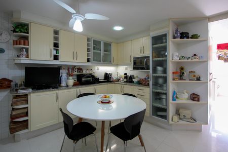 Apartamento à venda com 430m², 6 quartos e 2 vagasCozinha