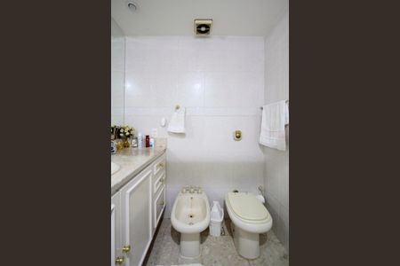 Apartamento à venda com 430m², 6 quartos e 2 vagasBanheiro social