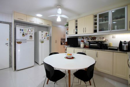 Apartamento à venda com 430m², 6 quartos e 2 vagasCozinha