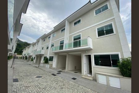 Casa à venda com 156m², 3 quartos e 1 vaga