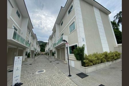 Casa à venda com 156m², 3 quartos e 1 vaga