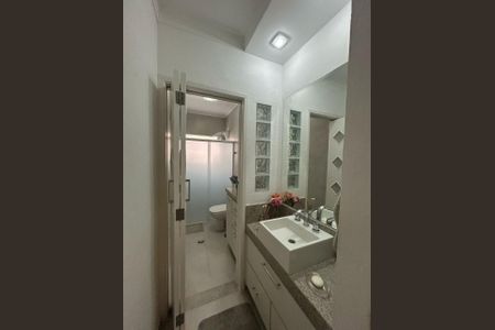 Casa à venda com 118m², 3 quartos e 2 vagas Casa à venda com 118m², 3 quartos e 2 vagasBANHEIRO