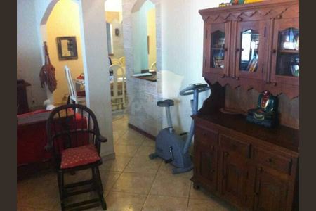 Casa à venda com 213m², 3 quartos e 1 vaga