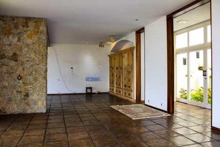 Casa à venda com 1028m², 4 quartos e 3 vagas