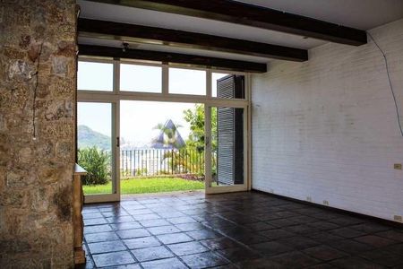 Casa à venda com 1028m², 4 quartos e 3 vagas