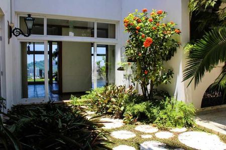 Casa à venda com 1028m², 4 quartos e 3 vagas