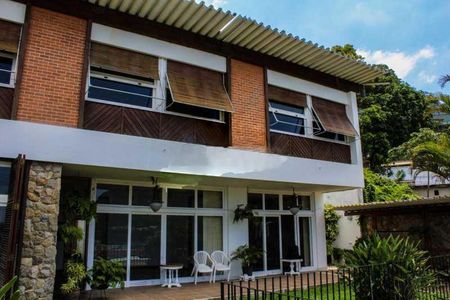 Casa à venda com 1028m², 4 quartos e 3 vagas