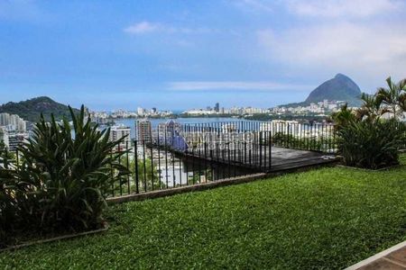 Casa à venda com 1028m², 4 quartos e 3 vagas