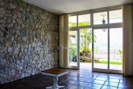 Casa à venda com 1028m², 4 quartos e 3 vagas