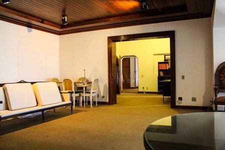 Casa à venda com 1028m², 4 quartos e 3 vagas