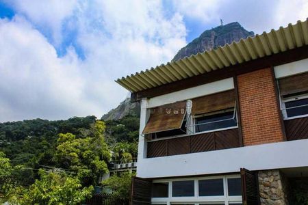 Casa à venda com 1028m², 4 quartos e 3 vagas