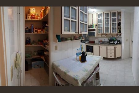 Apartamento à venda com 123m², 4 quartos e 2 vagasCOZINHA