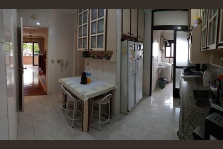 Apartamento à venda com 123m², 4 quartos e 2 vagasCOZINHA