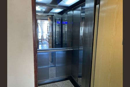 Apartamento à venda com 164m², 3 quartos e 1 vaga Apartamento à venda com 164m², 3 quartos e 1 vagaELEVADOR