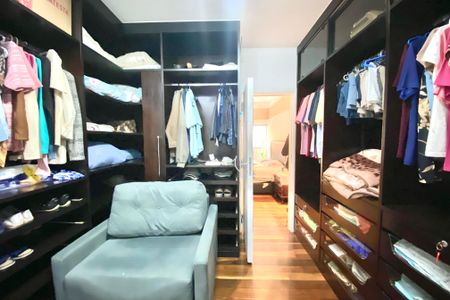 Apartamento à venda com 230m², 4 quartos e 2 vagasCloset suíte 3