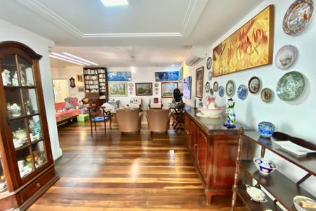 Apartamento à venda com 230m², 4 quartos e 2 vagasSala