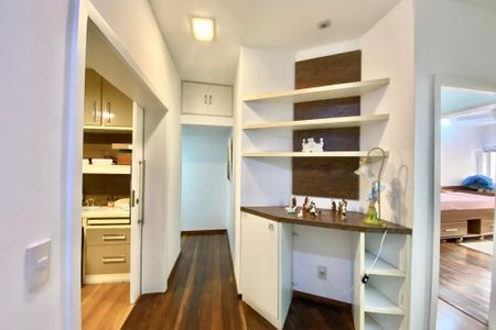 Apartamento à venda com 230m², 4 quartos e 2 vagasCorredor